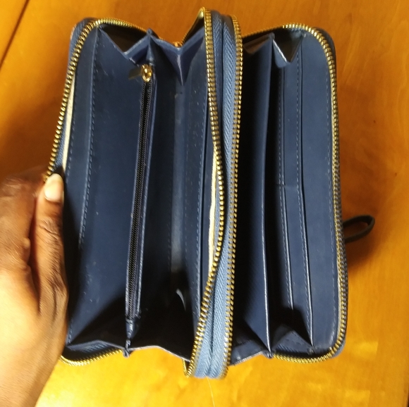 Michael Kors Spacious Blue Wallet - Picture 3 of 6